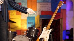 Gitar Legendaris George Harrison The Beatles Siap Dilelang