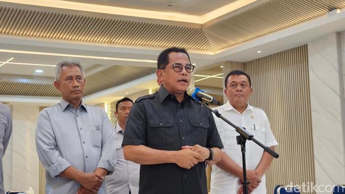 Indra Iskandar (tengah). (Adrial Akbar/detikcom).