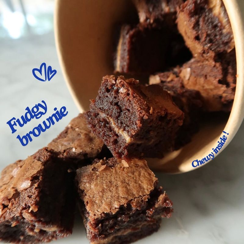 Jennifer Coppen jualan fudgy brownie dan cookies