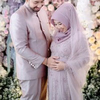 Di usia kehamilan 4 bulan, baby bump di perut Kiky juga semakin jelas terlihat. Sebelumnya Kiky sendiri diketahui sempat keguguran di kehamilan pertamanya karena kista di luar rahim yang diidapnya. Foto: Instagram/@kikysaputrii