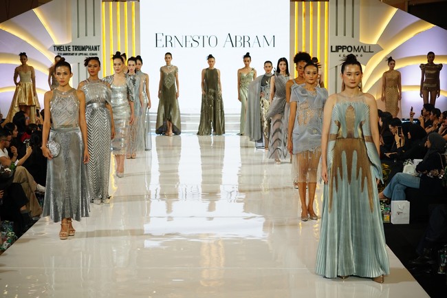 Dengan sentuhan artistik yang khas, Ernesto berhasil menciptakan desain yang memadukan elemen feminin dan kekuatan, mencerminkan semangat wanita modern. Foto: Dok. Lippo Mall Kemang