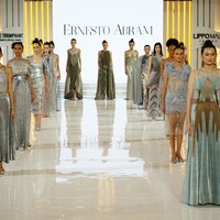 Dengan sentuhan artistik yang khas, Ernesto berhasil menciptakan desain yang memadukan elemen feminin dan kekuatan, mencerminkan semangat wanita modern. Foto: Dok. Lippo Mall Kemang