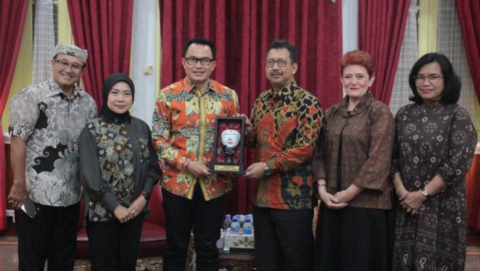 Kunjungan Kemenkumham ke Pendopo Bupati Cirebon dalam rangka pemeriksaan subtantif per.ohonan indikasi geografis