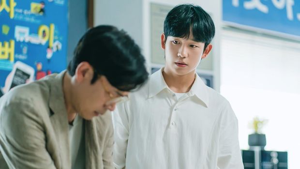 Cuplikan adegan di serial Love Next Door.