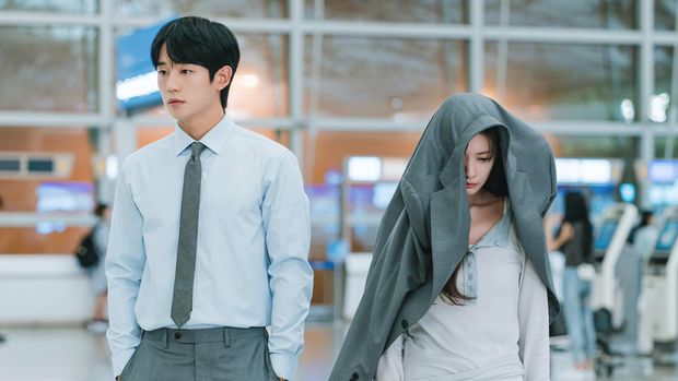 Cuplikan adegan di serial Love Next Door.