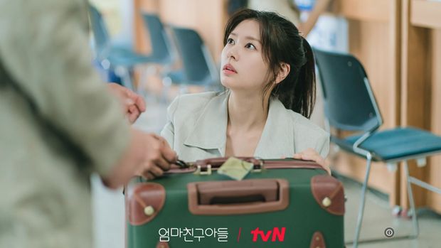 Cuplikan adegan di serial Love Next Door.