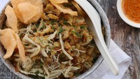Bubur menjadi bukti adanya akulturasi budaya Chinese dengan makanan Indonesia. Tetapi hidangan ini berujung memiliki peringkat tertinggi di lidah orang Indonesia. Foto: TasteAtlas