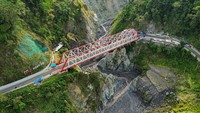 Direktorat Jenderal Bina Marga Kementerian PUPR meraih penghargaan rekor MURI dalam pembangunan Jembatan Besuk Koboan sebagai jembatan Pratt Truss terpanjang di Indonesia dengan panjang bentang mencapai 140 meter.
