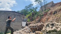 Nahas, akibat peristiwa yang terjadi pada Senin (7/10/2024) sekitar pukul 08.45 WIB WIB itu, tiga bocah yang sedang berada di dalam rumah jadi korban luka akibat tertimpa material bangunan rumah dan TPT.