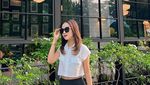 Keren! Gaya Mayang Lucyana Saat Jajan Tteokbokki dan Cokelat