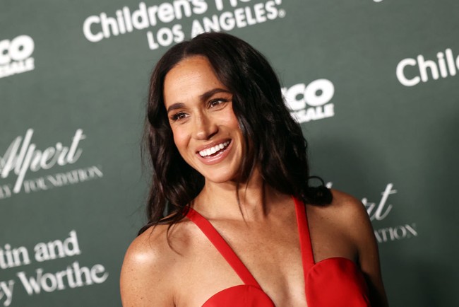Meghan mengikuti jejak Kate yang dikenal sebagai ratu daur-ulang karena tak pernah gengsi memakai pakaian lama di acara-acara publik. (Foto: Tommaso Boddi/Getty Images)