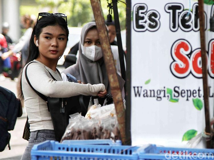 Miris! Kelas Menangah Turun Kasta, Pengeluaran Habis untuk Makan