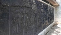 Di dalam kompleks Monumen Rawagede, terdapat sekitar 181 makam korban pembantaian.
