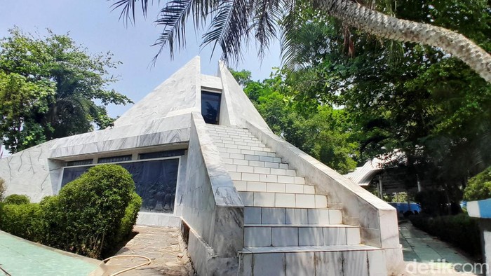 Monumen Rawagede merupakan salah satu destinasi yang dikategorikan sebagai wisata dark heritage di Indonesia. Monuman itu menyimpan kisah tragis dari masa lalu.