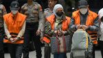 Pakai Rompi Tahanan, Empat Orang Terkait OTT Kalsel Tiba di KPK