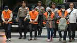 Pakai Rompi Tahanan, Empat Orang Terkait OTT Kalsel Tiba di KPK