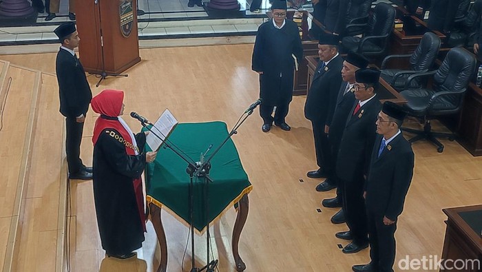 Pelantikan Pimpinan DPRD Ciamis di ruang rapat Tumenggung Wiradikusumah.