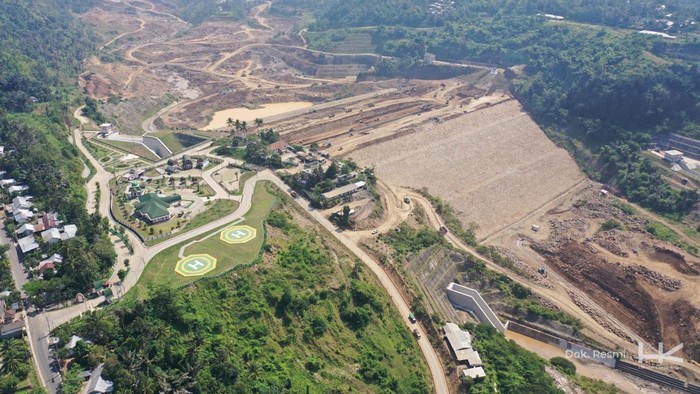 Penampakan Bendungan Meninting di NTB yang Bakal Rampung Akhir 2024 PT Hutama Karya (Persero) (Hutama Karya) segera merampungkan Bendungan Meninting Paket I melalui Kerja Sama Operasi (KSO) dengan PT Bahagia Bangun Nusa (Bangun Nusa) (Hutama – Bangun Nusa) dengan progres saat ini mencapai 87,7%. Bendungan Meninting ini merupakan bendungan ke- 5 (lima) yang telah dibangun Hutama Karya di Provinsi Nusa Tenggara Barat.