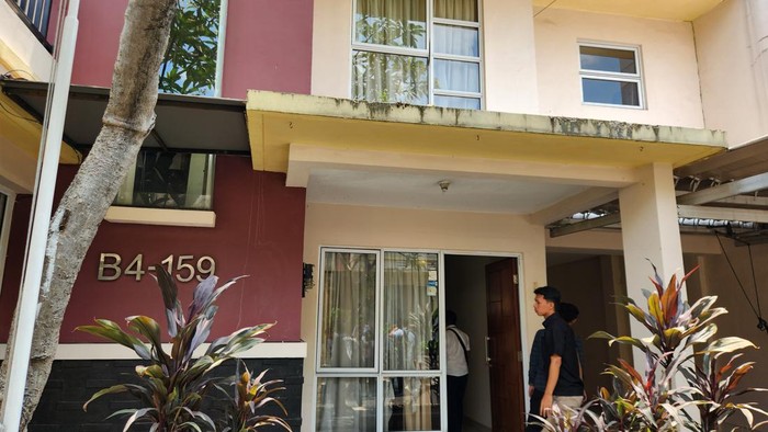 Setjen DPR meninjau rumah dinas anggota DPR yang kini tak ditempati lagi oleh anggota DPR 2024-2029,  Senin (7/10/2024). Ada sejumlah kerusakan di rumah jabatan anggota DPR.