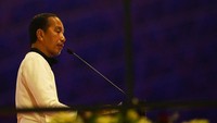 Presiden Joko Widodo memberikan sambutan pada pembukaan Peparnas XVII Solo 2024 di Stadion Manahan Solo, Jawa Tengah, Minggu (6/10/2024). 