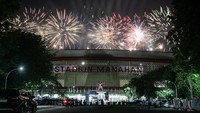 Suasana pesta kembang api pada pembukaan Peparnas Solo XVII 2024 di Stadion Manahan, Solo, Jawa Tengah, Minggu (6/10/2024). 