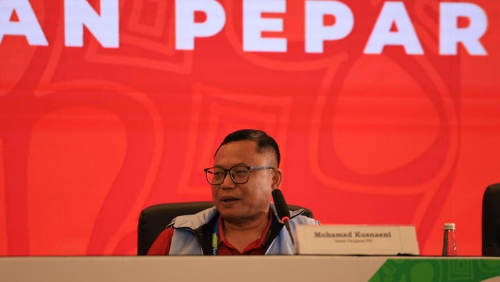 Pengamat sepakbola, Mohamad Kusnaeni, saat konferensi pers di Hotel The Royal Surakarta Heritage, Kota Solo, Senin (7/10/2024).