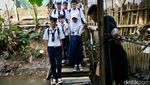 Potret Perahu Eretan di Jaksel, Andalan Siswa Persingkat Jarak ke Sekolah