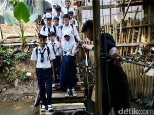 BPS: Penduduk Indonesia Sekolah Cuma Sampai SMP