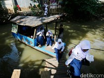 Potret Perahu Eretan di Jaksel, Andalan Siswa Persingkat Jarak ke Sekolah