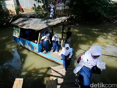 Potret Perahu Eretan di Jaksel, Andalan Siswa Persingkat Jarak ke Sekolah