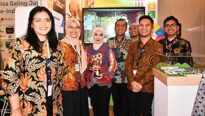 Pertamina mendapatkan penghargaan Terbaik Pertama melalui Program TJSL Desa Energi Berdikari.