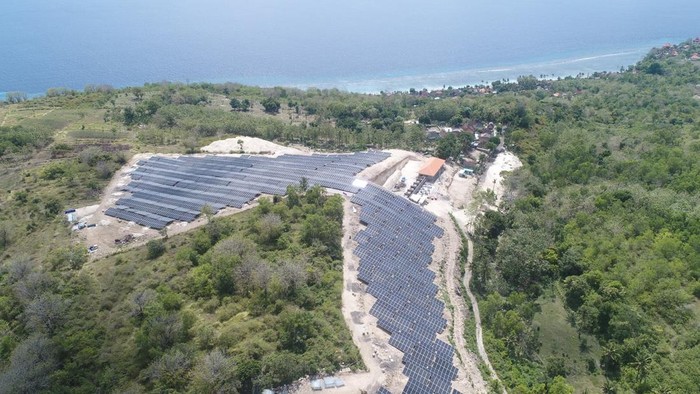 Dedieselisasi PLT Hybrid Nusa Penida PLTS 3,5 MW dan BESS 3 MWh  yang dikelola oleh PLN IP UBP Bali mendukung 31% kelistrikan di Pulau Nusa Penida saat beban puncak.
