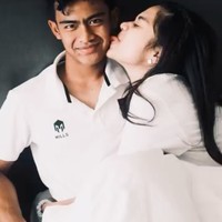 Azizah sendiri diketahui berulang tahun yang ke-21 pada 6 Oktober 2024. Tak hanya sekedar untuk mengucapkan selamat ulang tahun untuk istri tercinta, unggahan tersebut juga seolah menepis isu miring yang sempat menghampiri rumah tangga Arhan dan wanita yang akrab dipanggil Zize. Foto: Instagram/@pratamaarhan8