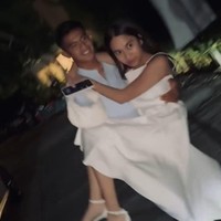 Tak hanya membagikan foto-foto mesra, Arhan juga memberikan ucapan selamat ulang tahun dengan kata-kata yang romantis di akhir video. Ucapan tersebut langsung direkam menggunakan suara Arhan sendiri. Foto: Instagram/@pratamaarhan8