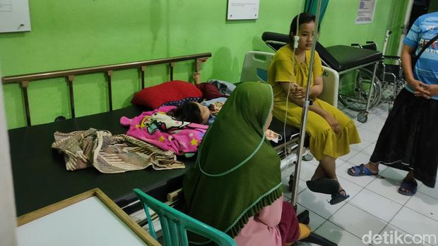 Puluhan anak keracunan di Cianjur.