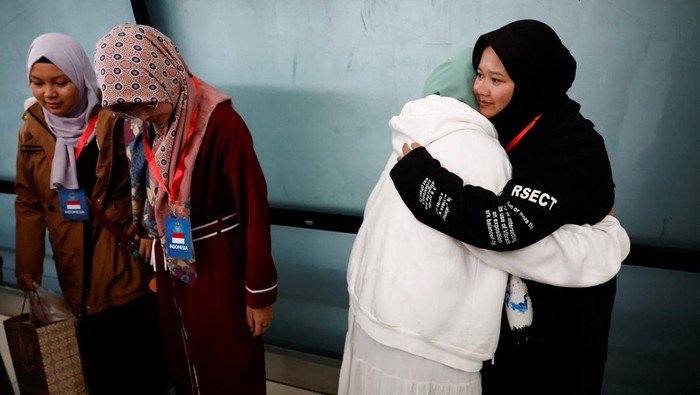 Puluhan WNI yang Dievakuasi dari Lebanon Tiba di Tanah Air Puluhan warga negara Indonesia (WNI) berhasil dievakuasi dari Lebanon. Mereka tiba Bandara Soekarno Hatta pada Senin pagi (7/10).