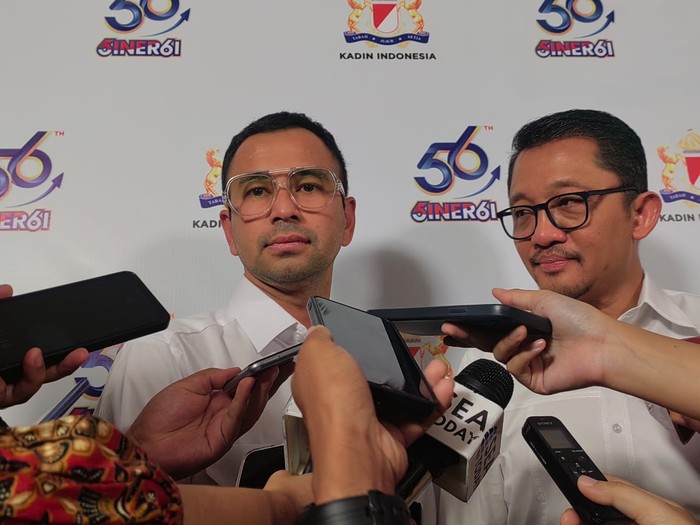 Aktor sekaligus pengusaha Raffi Ahmad dipercaya menjabat Wakil Ketua Umum bidang Pariwisata dan Ekonomi Kreatif di Kamar Dagang dan Industri (Kadin) Indonesia.