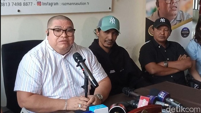 Razman Arif Nasution, pengacara Vadel Badjideh.