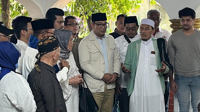 Ridwan Kamil ziarah ke makam Pangeran Jayakarta, Jakarta Timur.