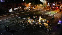 Dilansir Reuters dan Aljazeera, Senin (7/10/2024), roket menghantam Haifa, kota ketiga terbesar Israel tersebut dan 10 orang terluka akibat roket itu. (REUTERS/Shir Torem)  