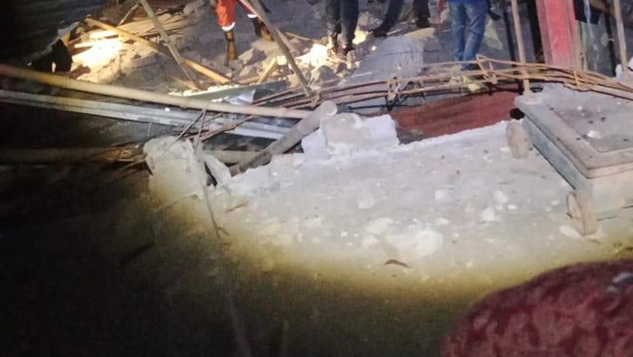 Rumah roboh di Dusun Tompo Gunung RT 04 RW 10, Desa Kalongan, Kecamatan Ungaran Timur, Kabupaten Semarang, Minggu (6/10/2024) malam.