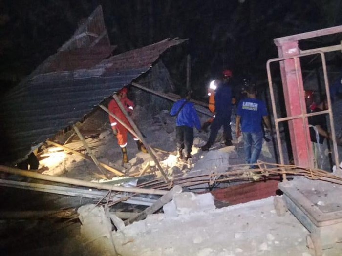 Rumah roboh di Dusun Tompo Gunung RT 04 RW 10, Desa Kalongan, Kecamatan Ungaran Timur, Kabupaten Semarang, Minggu (6/10/2024) malam.