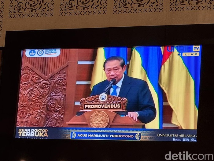 SBY saat hadiri sidang doktoral terbuka AHY di Unair