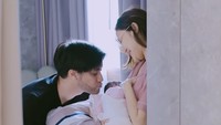 Kevin Aprilio dan Vicy Melanie tengah berbahagia usai kelahiran anak pertama mereka, Kimova Dasha Aprilio pada 5 Oktober 2024. Bayi itu berjenis kelamin perempuan. Foto: Instagram vicymelanie
