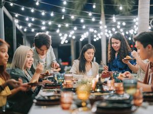 Ini Sebabnya Dianjurkan Makan Bersama daripada Makan Sendirian