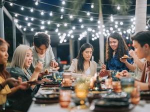 Ini Sebabnya Dianjurkan Makan Bersama daripada Makan Sendirian