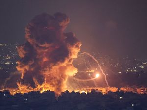 Serangan Israel Hantam Gaza-Beirut, Satu Tahun Usai Serangan 7 Oktober
