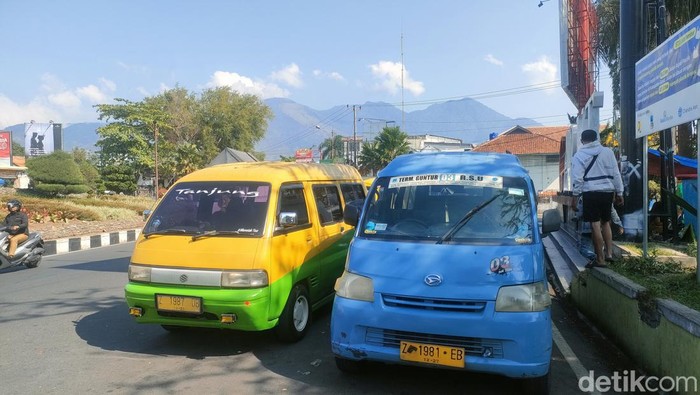 Sopir angkot mogok beroperasi di Garut.