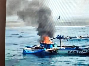 Viral Kebakaran Perahu Congkreng di Sukabumi, Nakhoda Selamat Lompat ke Laut