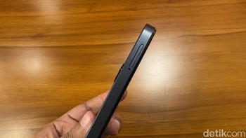 Tecno mengklaim Spark Go 1 punya durabilitas yang sangat baik. Ini mereka buktikan dengan hasil pengujian drop test sebanyak 22.000 kali, colok cabut port USB 22.000 kali, cycles roller test hingga 600 kali, Dan extreme twist test sebanyak 2.000 kali. Foto: Adi Fida Rahman/detikINET